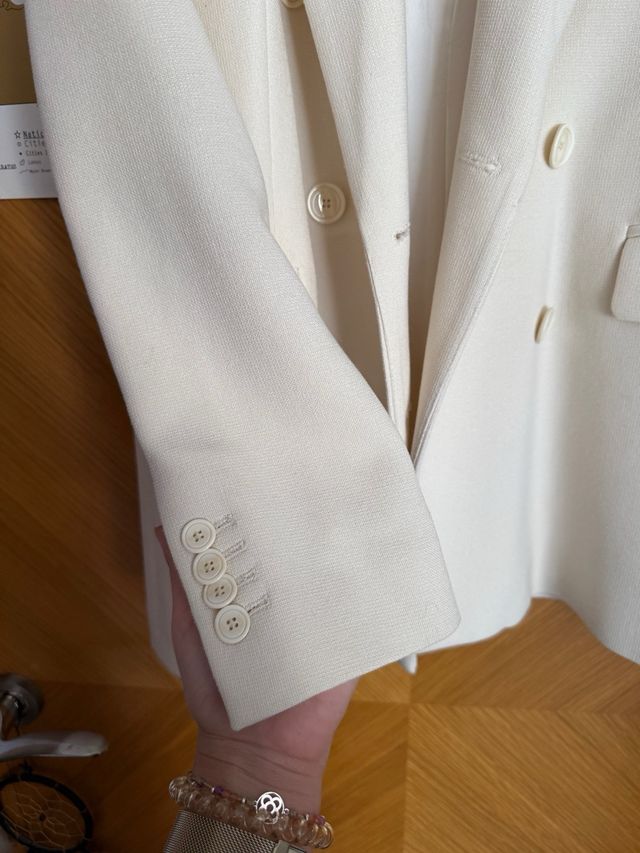 Chaqueta Zara doble botonadura crema