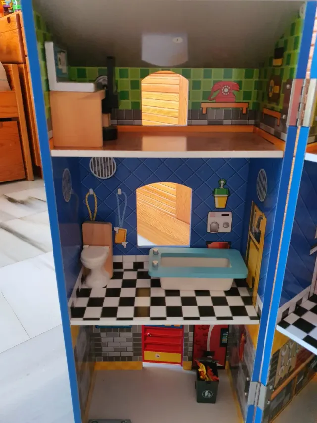 Casita de bomberos de madera