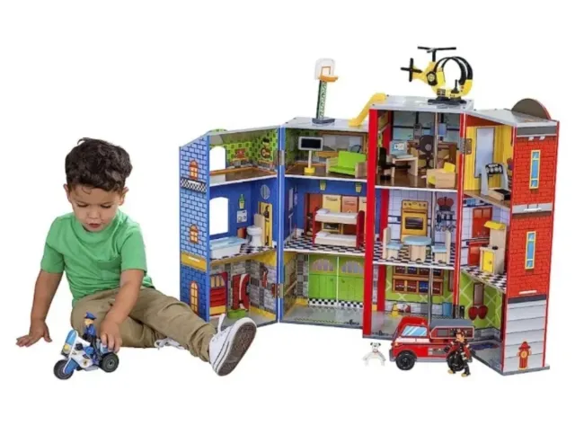 Casita de bomberos de madera