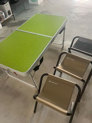 Conjunto Mesa Plegable Camping y Sillas Quechua