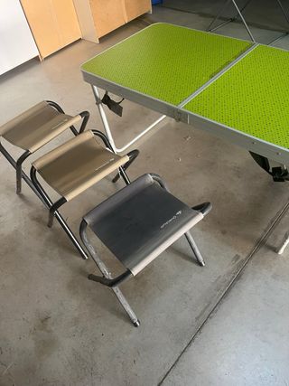 Conjunto Mesa Plegable Camping y Sillas Quechua