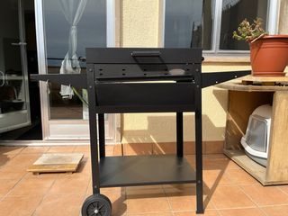 Grande barbecue a carbonella nera