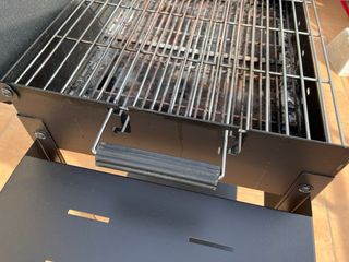 Grande barbecue a carbonella nera