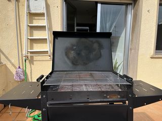 Grande barbecue a carbonella nera