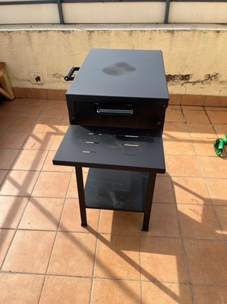 Grande barbecue a carbonella nera