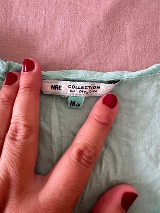 Blusa verde con bordados y flecos
