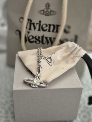 Collar Vivienne Westwood Orb Plata nuevo