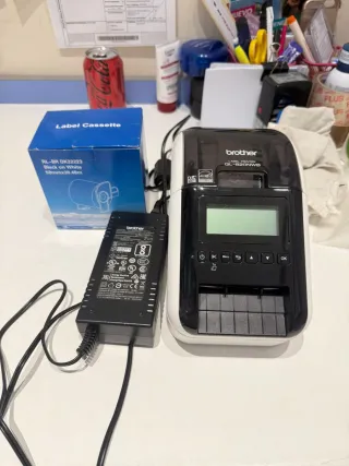 Etiquetadora Brother QL-820NWB + Rollo