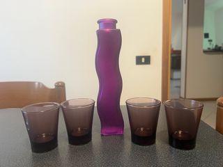 Caraffa e 4 bicchieri da shot viola