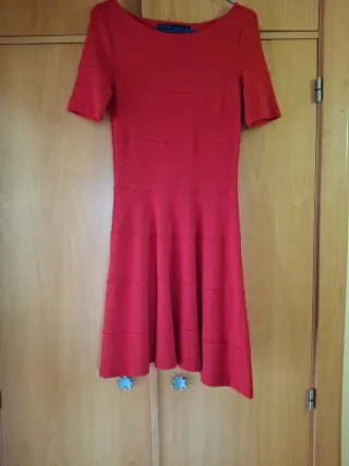 Vestido rojo Zara talla M. Solo octubre