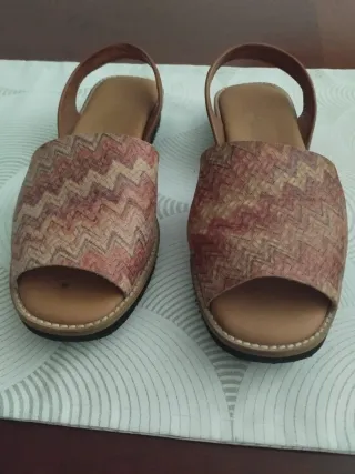 Sandalias Marrones y Rosas