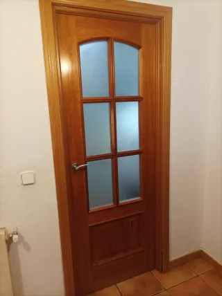 Puerta madera con cristal