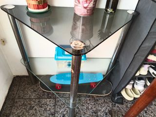Mesa de cristal y metal