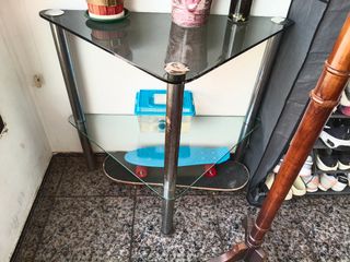 Mesa de cristal y metal