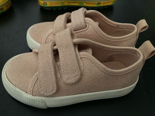 Zapatillas niña rosa con brillos. Talla 25