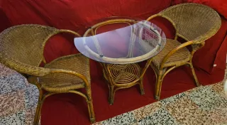 2 Sillones de mimbre y mesita