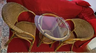 2 Sillones de mimbre y mesita