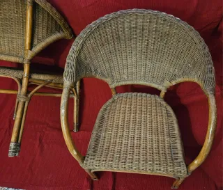 2 Sillones de mimbre y mesita