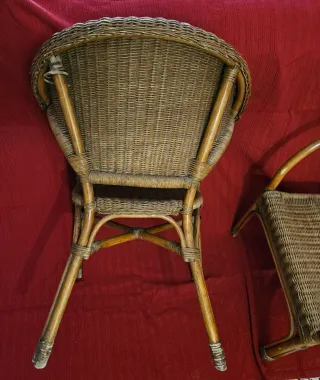 2 Sillones de mimbre y mesita
