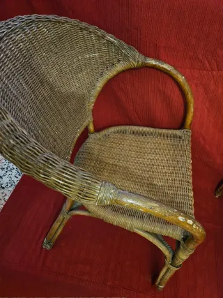 2 Sillones de mimbre y mesita