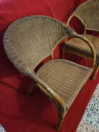 2 Sillones de mimbre y mesita