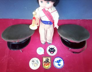 MILITARIA: cappellini militari, adesivi F18, polso