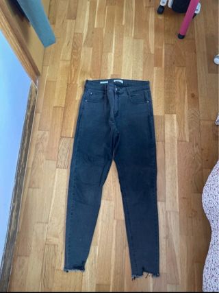 Pantalones pitillo grises