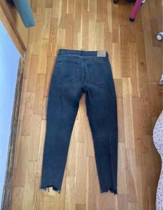 Pantalones pitillo grises