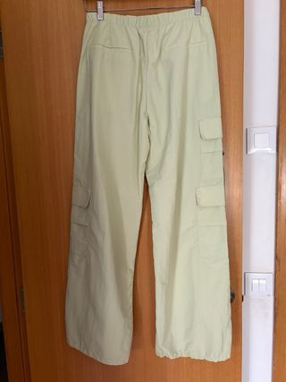 Pantalón cargo Zara verde talla única