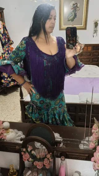 Traje Flamenca Talla 48 Morado y Turquesa