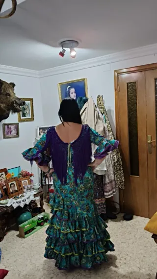 Traje Flamenca Talla 48 Morado y Turquesa