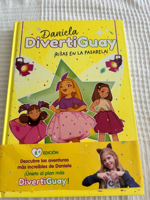 ¡Una fiesta de pijamas! (Daniela DivertiGuay 1)