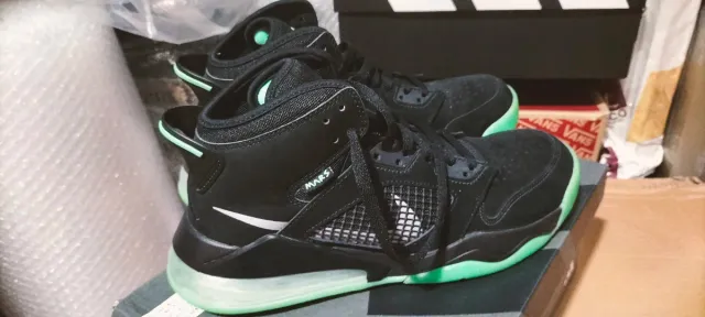 Zapatillas Jordan Negras y Verdes