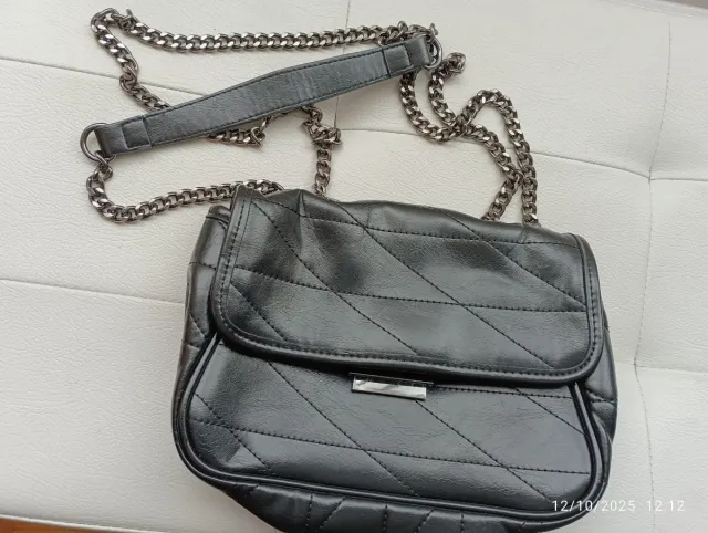 Bolso negro de colgar