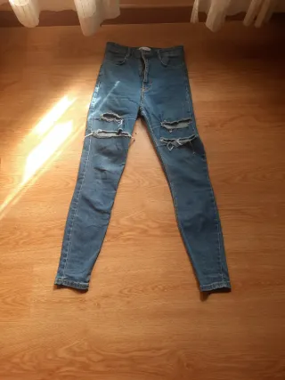 Pantalón vaquero Zara desgastado