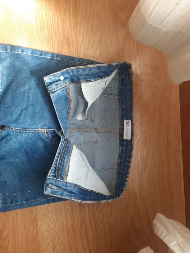 Pantalón vaquero Zara desgastado