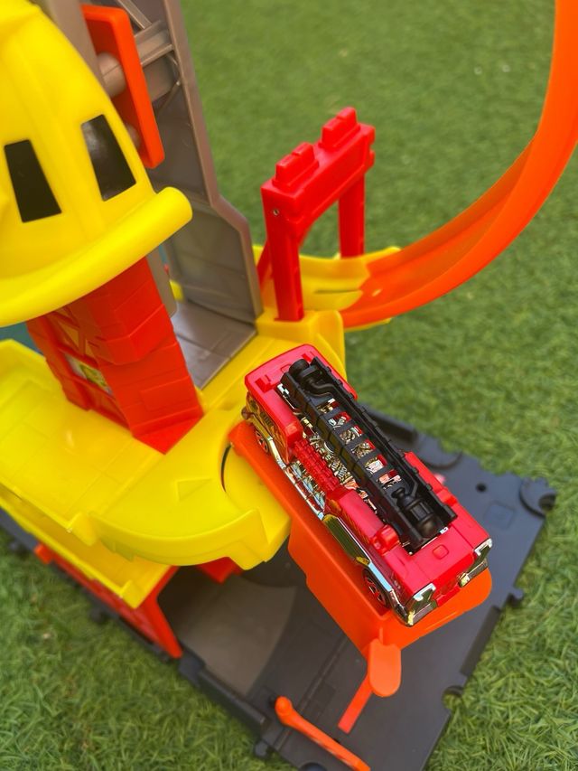 Hot Wheels City Estación Bomberos Pista