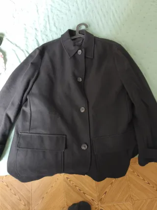 Abrigo negro de vestir de hombre