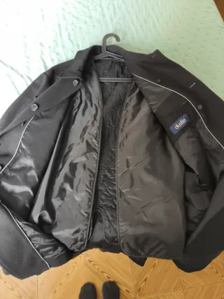 Abrigo negro de vestir de hombre