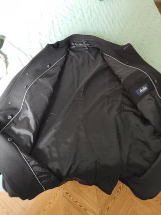 Abrigo negro de vestir de hombre