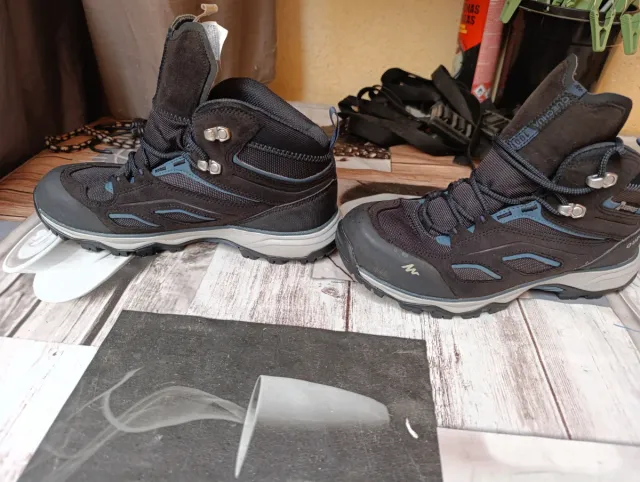 Botas de senderismo Quechua negras y azules