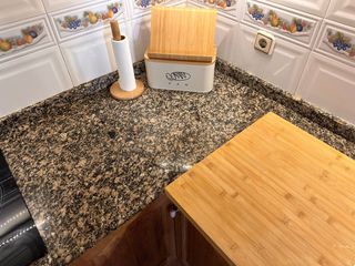 Cocina rústica madera y granito