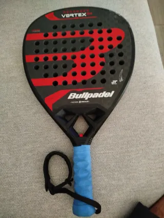 Bullpadel Vertex 04 Pala Pádel.
