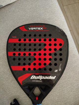 Bullpadel Vertex 04 Pala Pádel.
