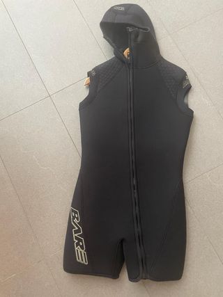 Traje neopreno BARE corto con capucha