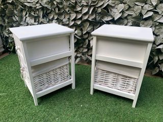 2 Mesitas de Noche Blancas con Cesta. impecables 