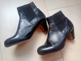Botines de flamenco negros para mujer.