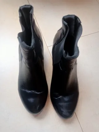 Botines de flamenco negros para mujer.
