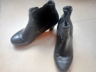 Botines de flamenco negros para mujer.