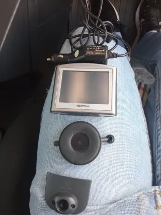 GPS TomTom con cargador y soporte